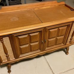 Magnavox 1960’s Vintage Stereo/Record Player