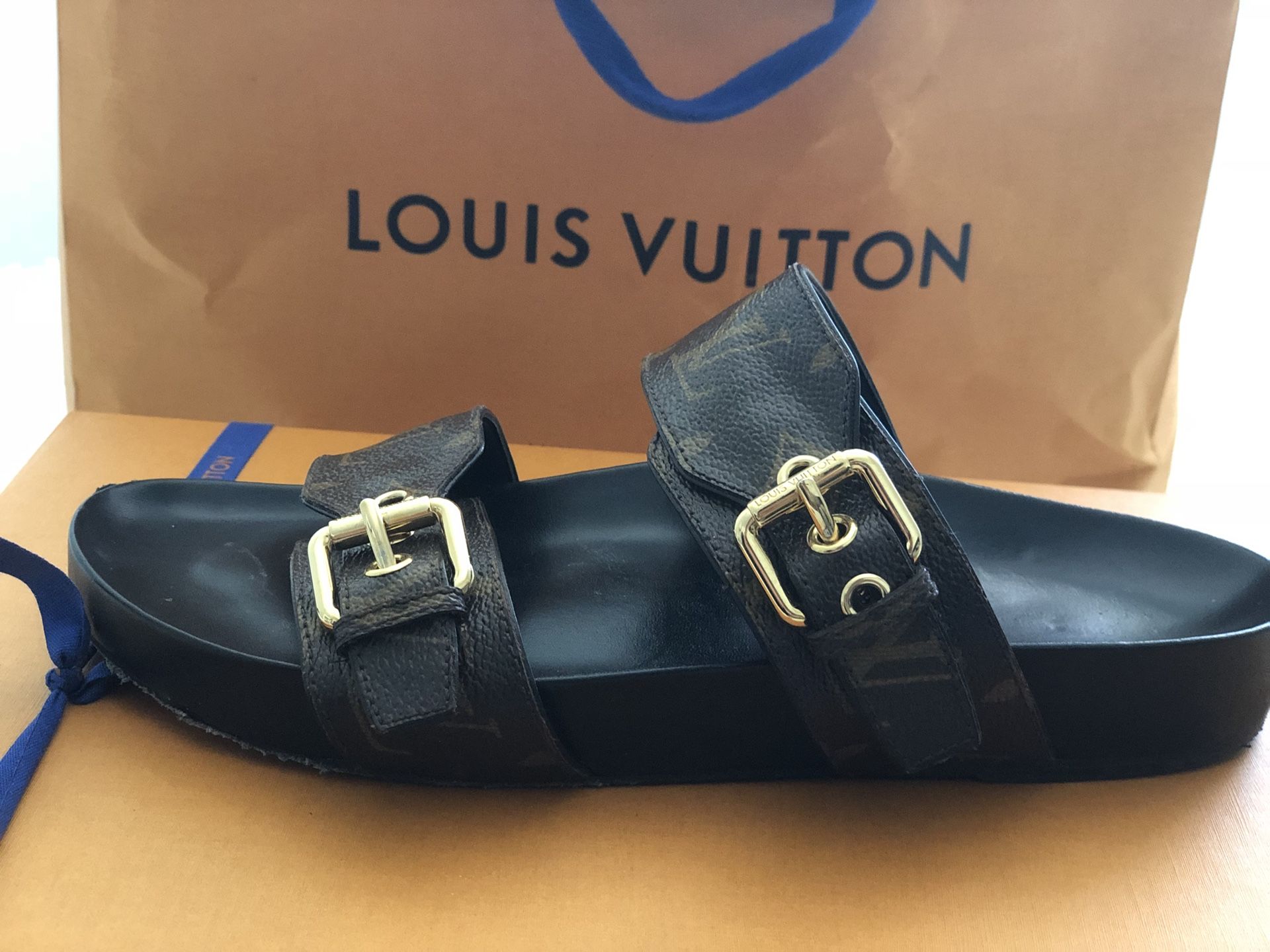 Louis Vuitton Escale Sandals Flip Flops Monogram Pink And Brown for Sale in  Escondido, CA - OfferUp