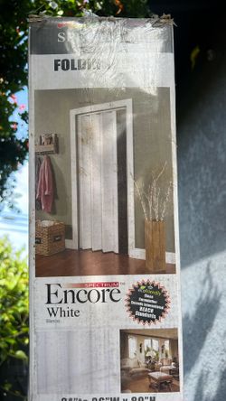 Encore Folding Door