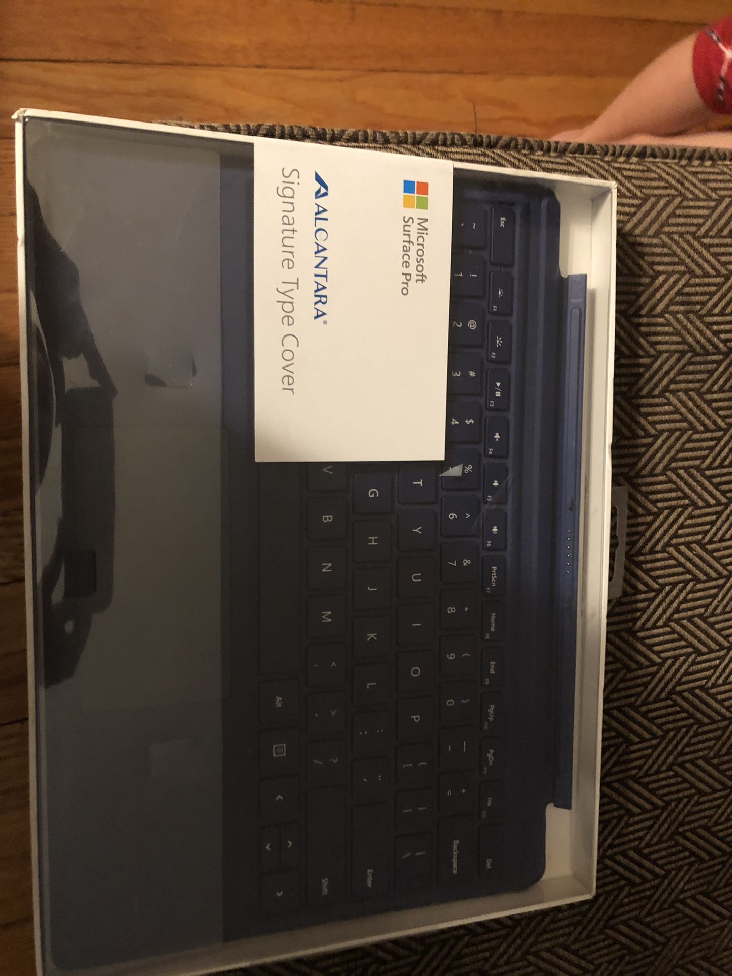 Microsoft surface pro signature type cover