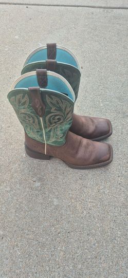Ariat botts