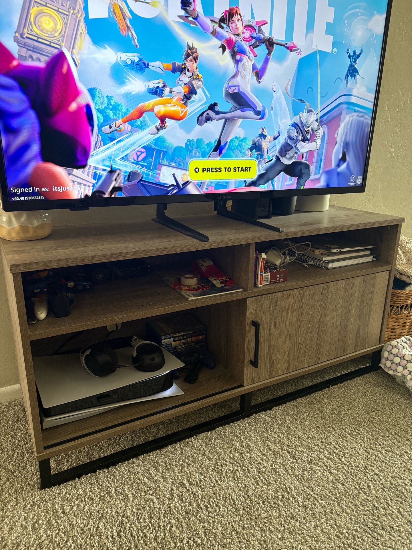 Tv stand / Entertainment Center