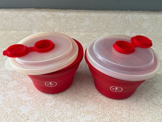 Pampered Chef Family Size Microwave Popcorn Maker.