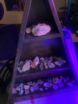 Crystal shelf with crystals