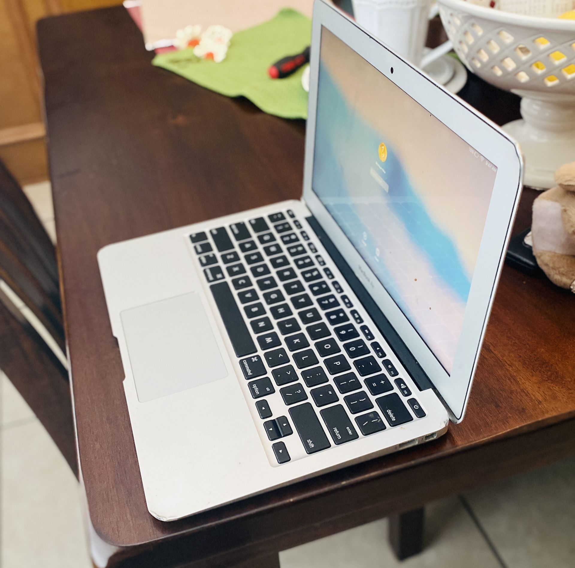 Apple MacBook Air 13” Pre-Owned