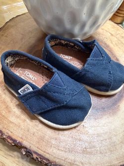 Toms size 3c for toddler