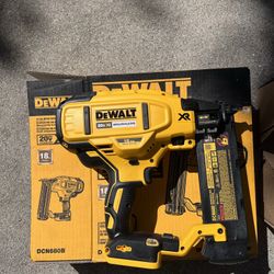 DEWALT 20V MAX XR Lithium Ion Cordless 18 Gauge Brad Nailer