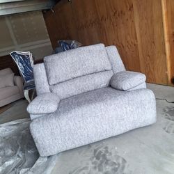 Big PowerRecliner Room Decorator's $440 FIRM