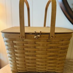 2003 Longaberger picnic basket w/ Lid, Protector, Wood Riser ~  Large