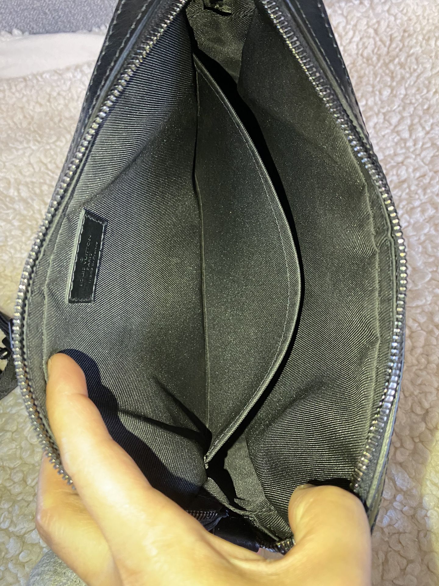 Louis Vuitton Duo Messenger Bag Black Monogram-Embossed Calf –  ＬＯＶＥＬＯＴＳＬＵＸＵＲＹ