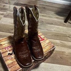 boots size 10 1/2 mens