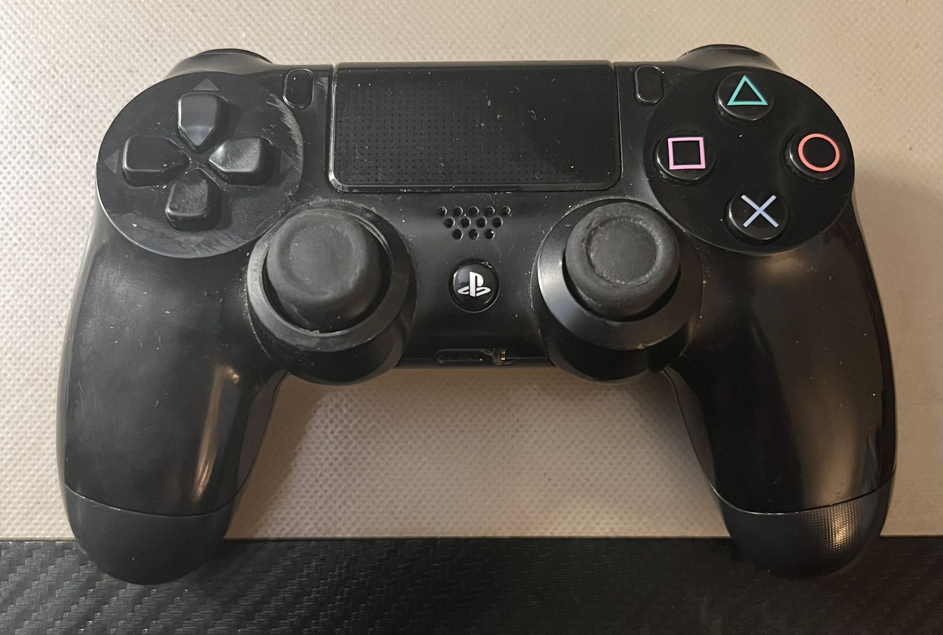 PS4 controller