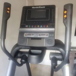 NordiTrac FreeStrider FS7i Elliptical Fitness ski  treadmill workout