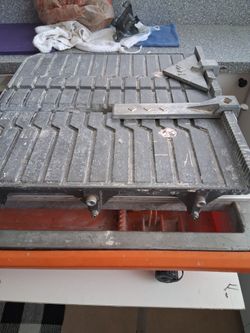 Rigid wet tile saw with stand (used )