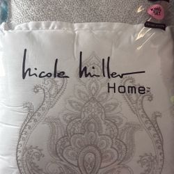 Comfortable Set Nicole Miller 