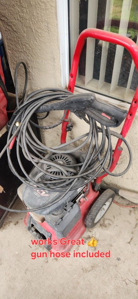Honda Powered 160cc 2800 Psi Pressure Washer.  