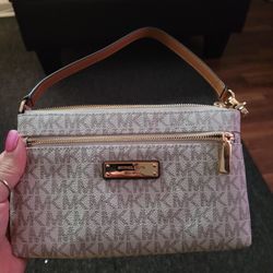 Brand New Cream Michael Kors Large Logo Wristlet 
