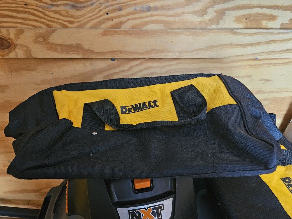 Dewalt 18" Large Heavy Duty Contractor Tool Fits 4 Tools
(Firm 15.00)