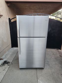 33X31X66 WHIRLPOOL FRIDGE