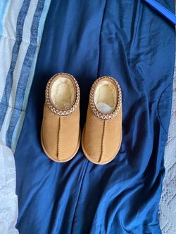 Ugg size 11 toddler