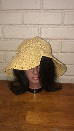 Adult ONE SIZE FITS MOST floppy straw hat