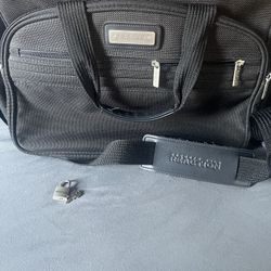 Men’s Kenneth Cole Reaction Bag With Extension Zipper And Lock 