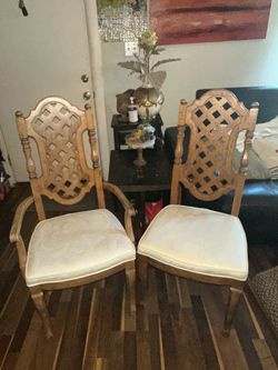DINING CHAIR