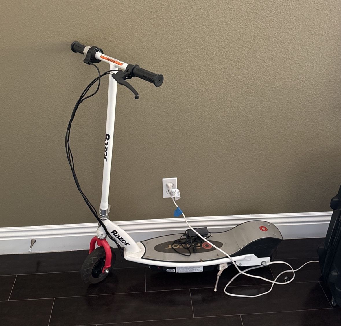 Razor E200 Electric Scooter for Kids Ages 13+ - Main Image