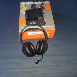 SteelSeries Arctis Nova Pro Wireless Multi-System Gaming Headset