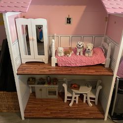 LIKE NEW Doll House - American Girl / Barbie