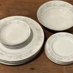 Mikado Fine China Kyoto Japan Avis 8173, 4 place settings + Serving bowl - 12 pc. set