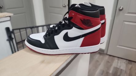 Retro jordan 1 black toe used
