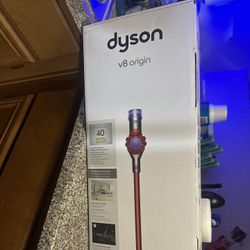 Dyson V8 
