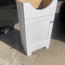 Project Source Dover 18-in White Single sink Bathroom Vanity with White Cultured marble Top