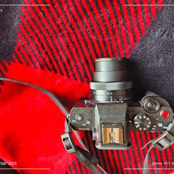TOUCHSCREEN 💥4k Lumix camera 📸 great for vlogging selfie's YouTube videos Hiking &more