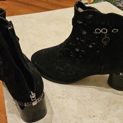  Women's Chunk Heel Boot With Rhinestones 