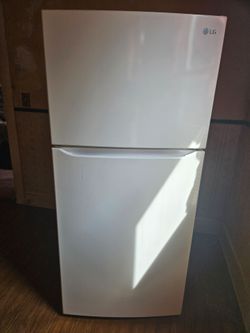 5 year old LG refrigerator