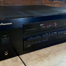 Pioneer VSX-D511 Stereo Audio/Video Multi-Channel Receiver & Remote