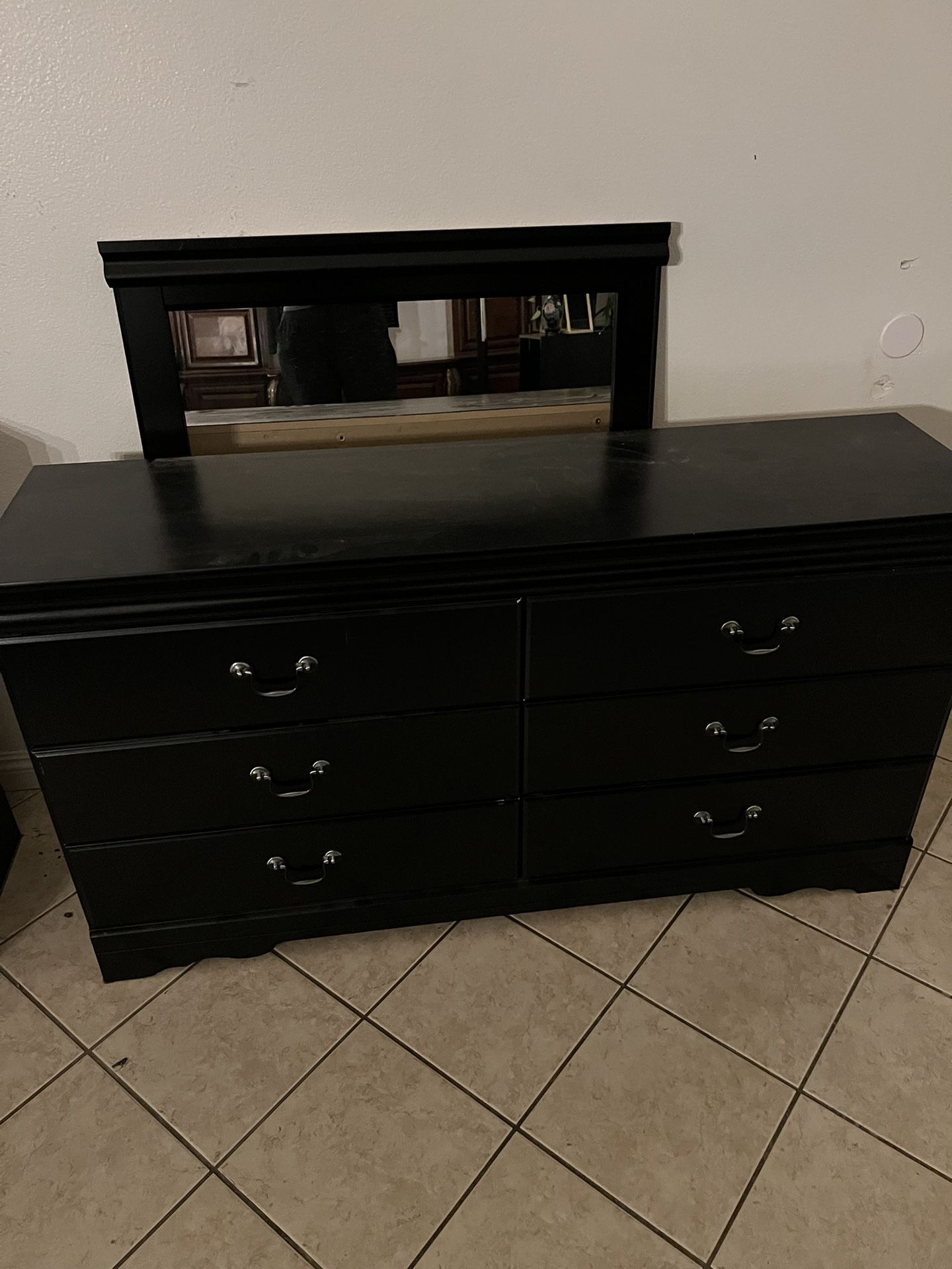 FREE TWO DRESSERS With Mirrors for Sale in Riverside, CA OfferUp