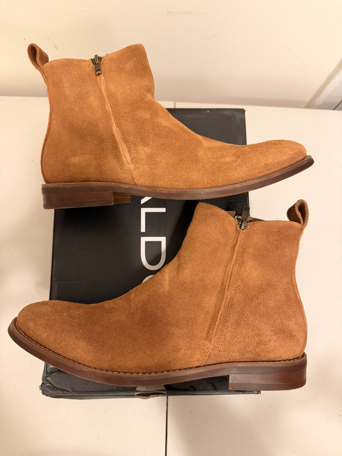 Aldo Bilissi Suede Chelsea Boot size 8 Men
