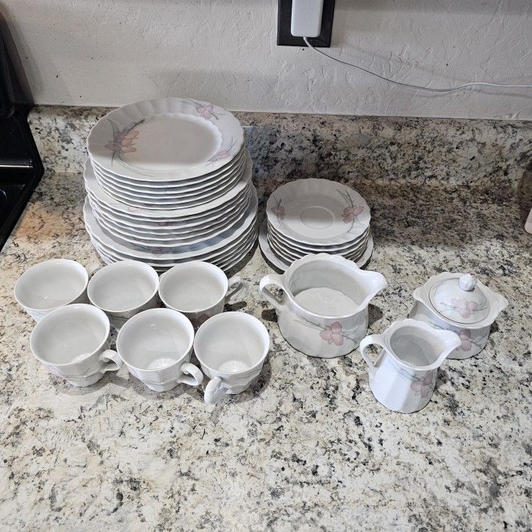 Eschenbach Bavaria porcelain china set — 35 pieces