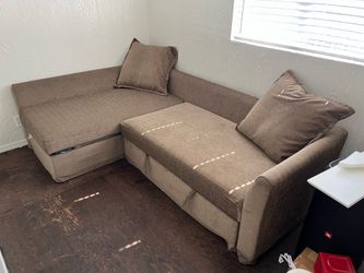 Couch with Pull out