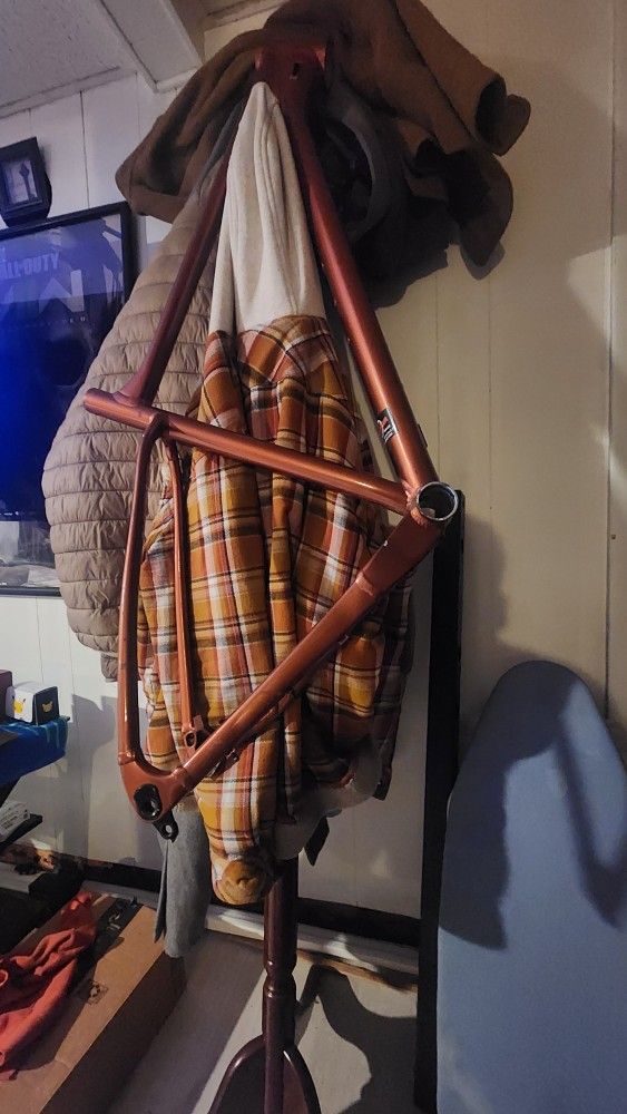 Giant Fathom Frame