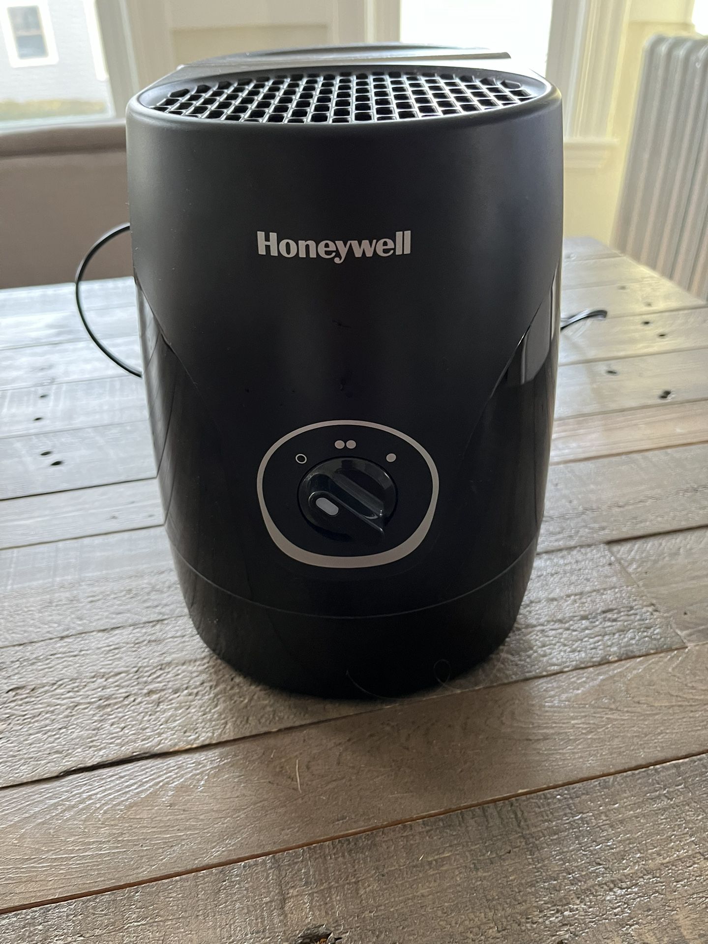 Honeywell Quiet Cool Mist Humidifier Model HEV320B