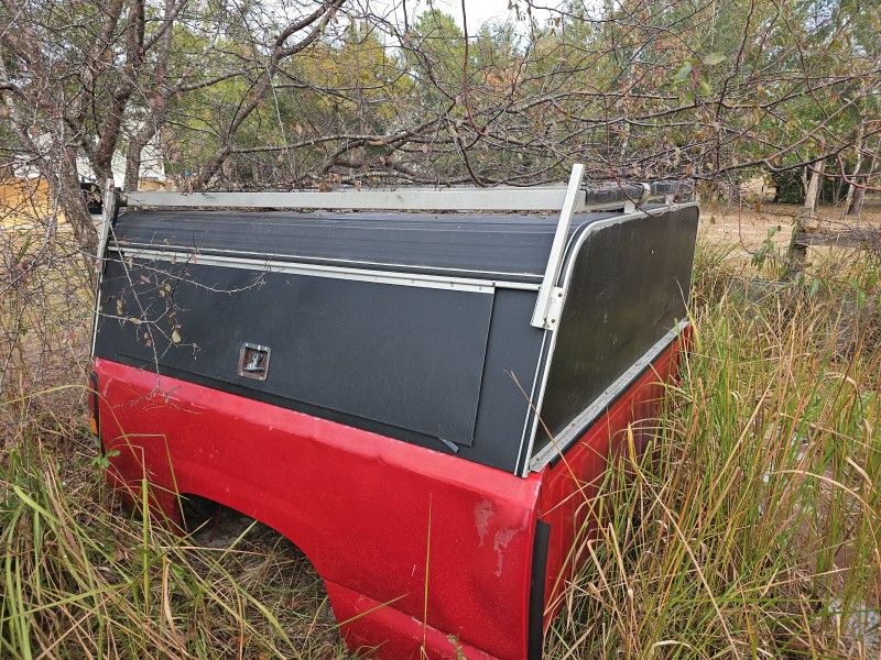 Truck Bed Tool Box Los Of Room Side Wings Open Back Door Opens Fits In Bed With Ladder Rack