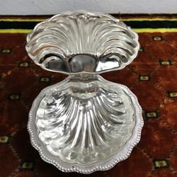 COFRE ANTIGUO DE METAL Y CRISTAL DISEÑO CONCHA