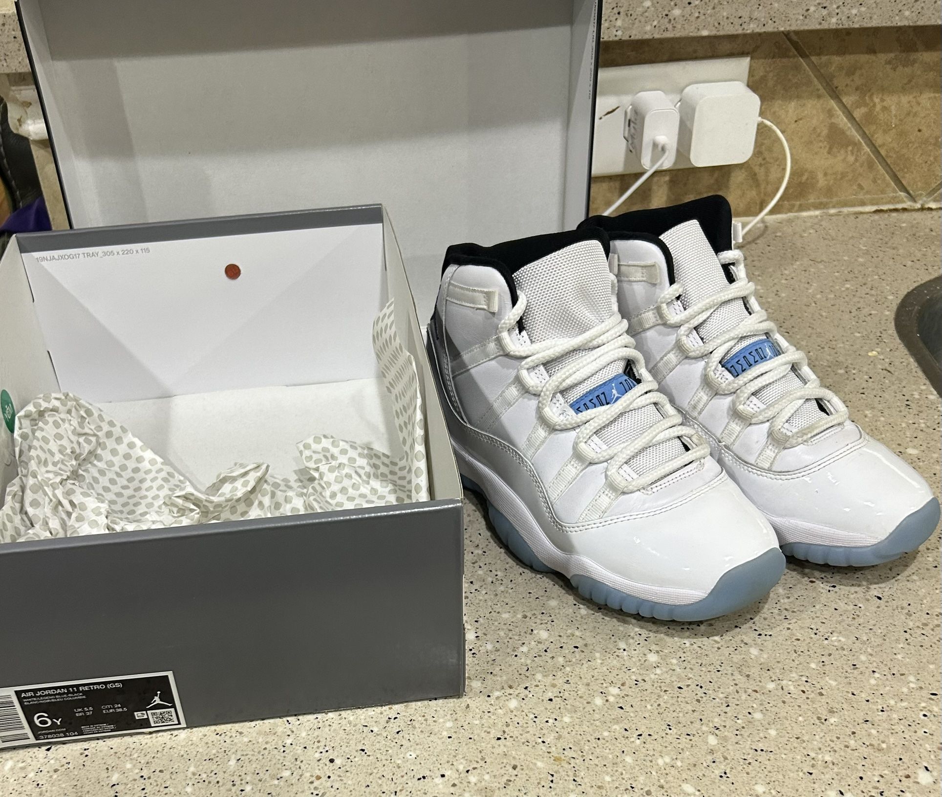Nike Air Jordan Retro 11 Columbia Sz 6Y
