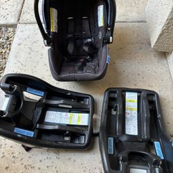 Graco Infant Car Seat With 2 Base 
