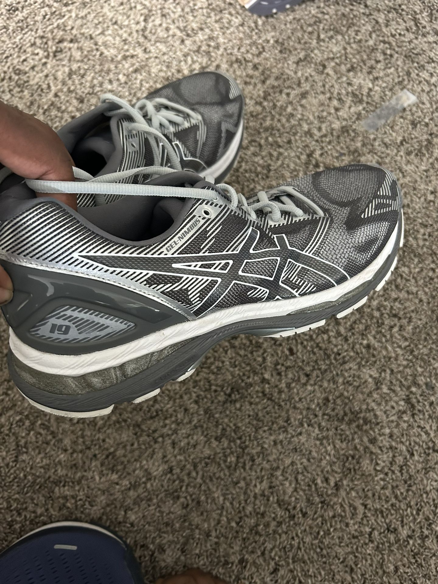 Men’s Aasics Shoes Size 10 25$