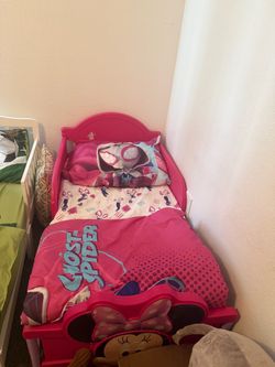 Toddler bed minnie mouse